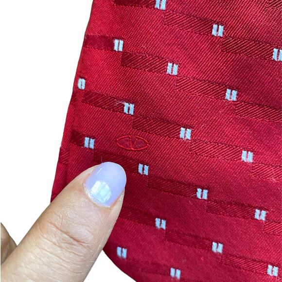 VALENTINO 100% Silk Made in Italy Red Woven Tie Red  Speckles Rare Logo Print - Picture 2 of 7